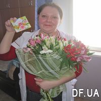 Alstroemeria in a bouquet - Photo 1