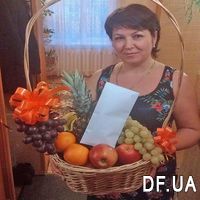 Large basket of fruit - Photo 2