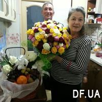 Large bouquet of multicolored roses - Photo 1
