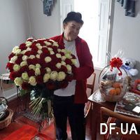 Big bouquet of white and red roses - Photo 1