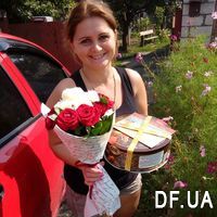 Bouquet of red and pink roses within - Photo 1