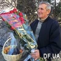 Bouquet of high roses - Photo 1