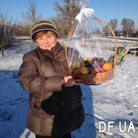 Fruits in a gift basket - Photo 3