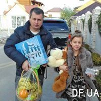 Fruits in a gift basket - Photo 1