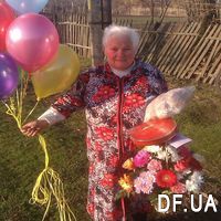 Arrangement of flowers in a basket - Photo 1