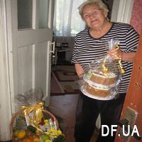 Basket with flowers and fruits - Photo 3