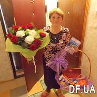 Basket of sweets to buy - Photo 1