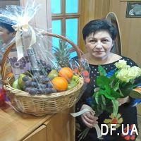 Basket with fruits and champagne - Photo 2