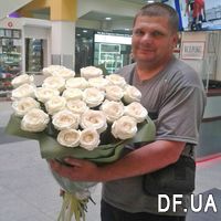Beautiful white roses - Photo 1