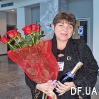 A small bouquet of imported roses - Photo 1