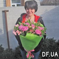 Flowers of a beautiful woman beautiful - Photo 1