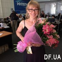 Congratulatory bouquet of flowers - Photo 1