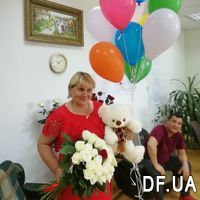 Белые розы и одна красная роза - Фото 3