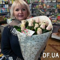 Bouquet of 11 cream roses
