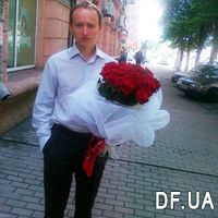 Bouquet of 25 red roses for a guy