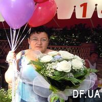 Bouquet of 7 white roses with greens