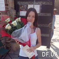 Bouquet of 7 red and white roses