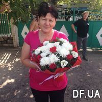 Bouquet of eustomas, roses and chrysanthemums