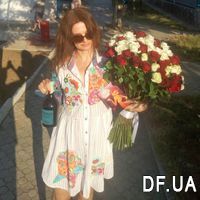 Unusual red white bouquet of roses - Photo 1