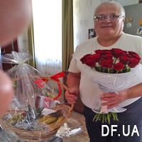 Fruit basket and bouquet of roses for man