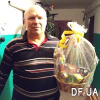 Shopping basket with a gift for a man
