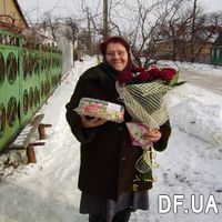 Червоні троянди з гипсофилой і торт