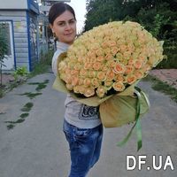 Величезний букет із 251 кремової троянди