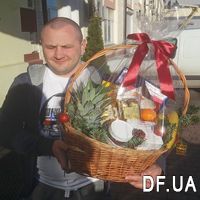 Gift Christmas basket of sweets and fruits