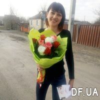 Multicolored bouquet of short roses - Photo 1
