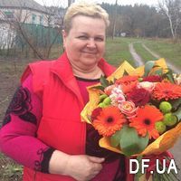 Bright bouquet in warm colors