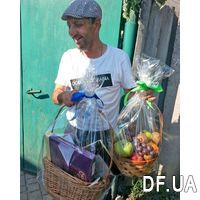 Basket of fruits to buy - Photo 3