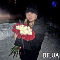 Imported roses in a bouquet - Photo 1