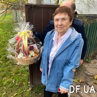Basket with flowers and fruits - Photo 7