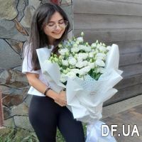 Delicate bouquet of white eustoma - Photo 1