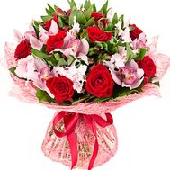 Bouquet of roses and other flowers