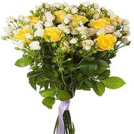 Bouquet of large and small roses