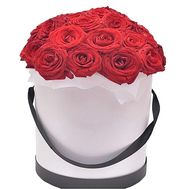 25 roses in a hat box