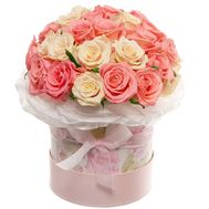 31 roses in a hat box