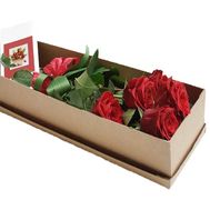 5 roses with a bow in the box
