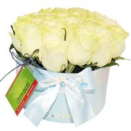 A bouquet of roses in a round box