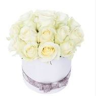 A bouquet of roses in a hat box
