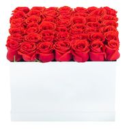 Arrangement of red roses in a square box