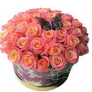 Beautiful round box with roses