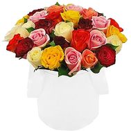 Beautiful roses in a hat box