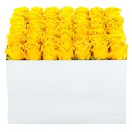 Square box with yellow roses