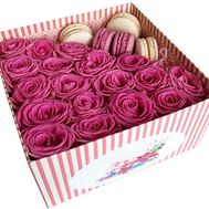 Macaroons with flowers