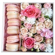Macaroons with flowers in a box