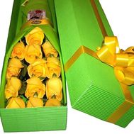 Gift yellow roses in a box