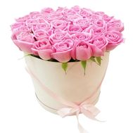 Pink roses in a hat box