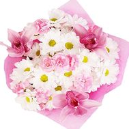 A modern bouquet of flowers
